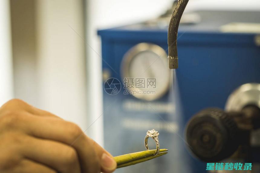 首饰缝隙清洁大揭秘：有效去除隐藏污垢的方法 (首饰缝隙清洁方法)
