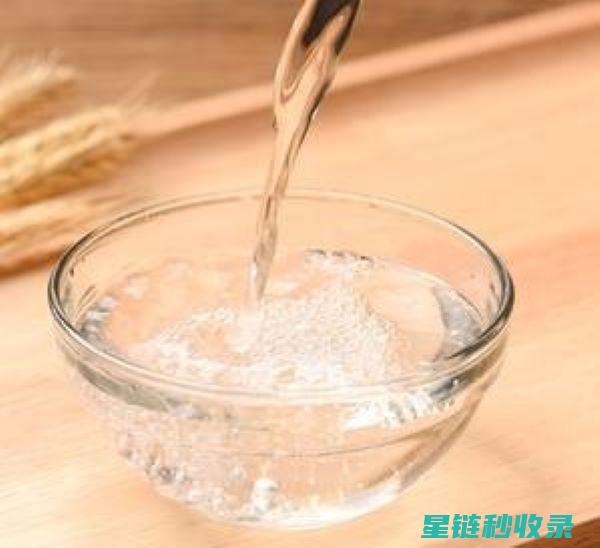 使用醋和小苏打清洁烤箱：效果显著 (使用醋和小苏打的区别)