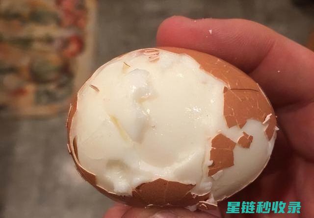 快速剥鸡蛋？这个方法让你轻松上手 (快速剥鸡蛋的方法视频)