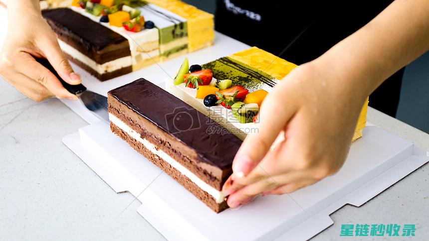 蛋糕制作中的小秘密：防止蛋糕回缩的实用技巧 (蛋糕制作中的食品化学)